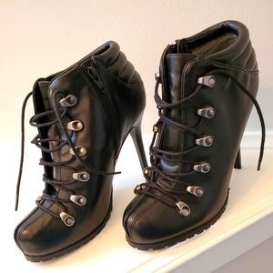 Simply Vera Wang lace up shoe booties. Color Black. Size 7.5